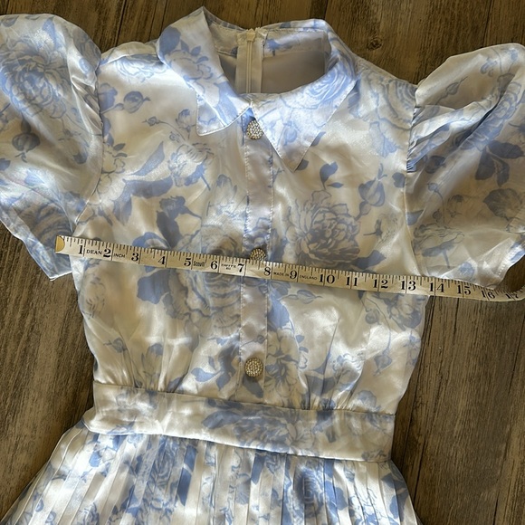 SOLD White and blue floral dress - Picture 5 of 10